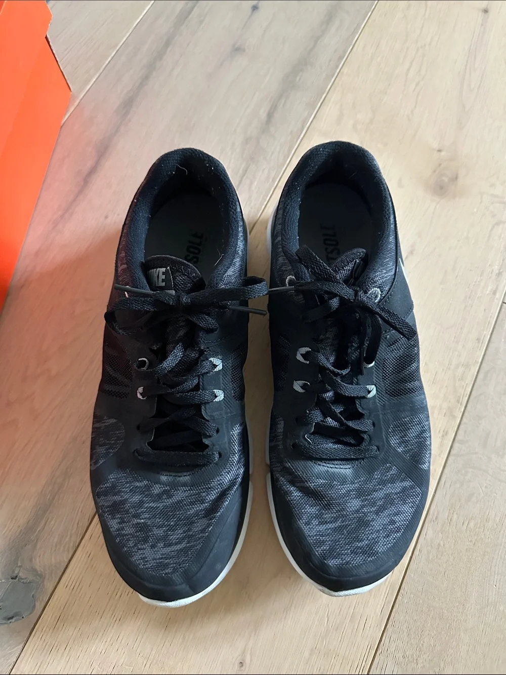 Nike Women's Black and White Athletic Running Shoes Free 4.0 Flyknit